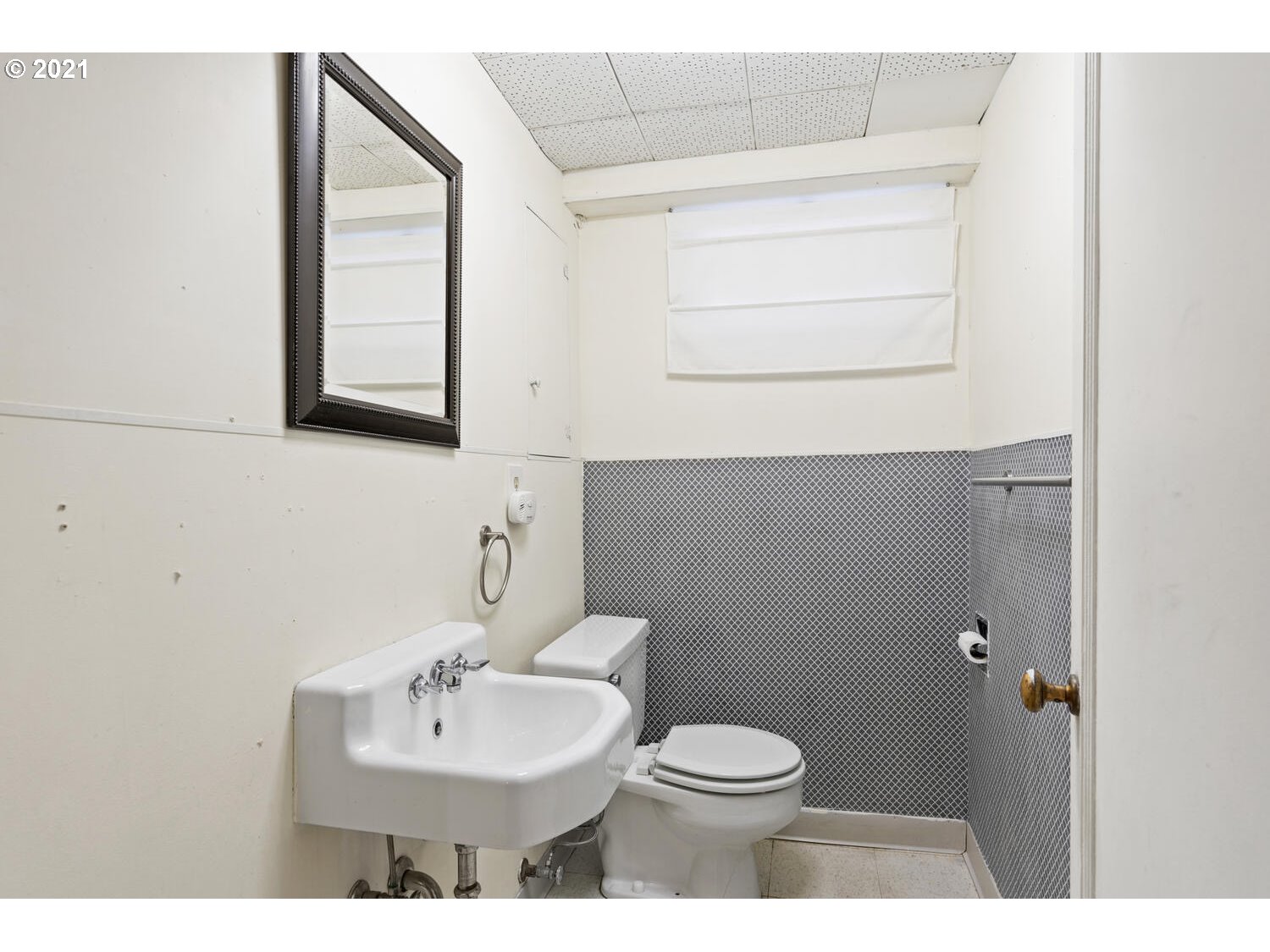 2107 Southwest Custer Street Portland, OR 97219 - Photo 22 of 32 Gallery Image 22