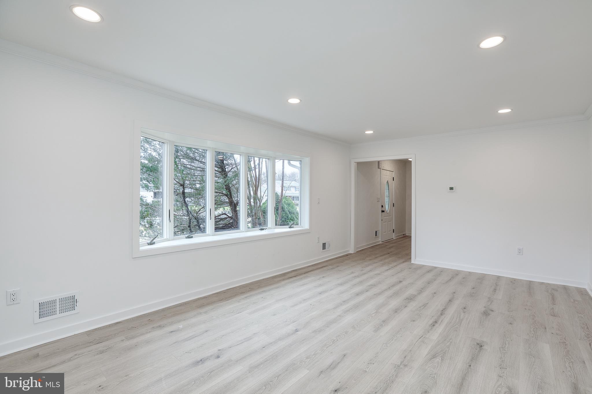 599 Flock Road Hamilton, NJ 08690 - Photo 6 of 34