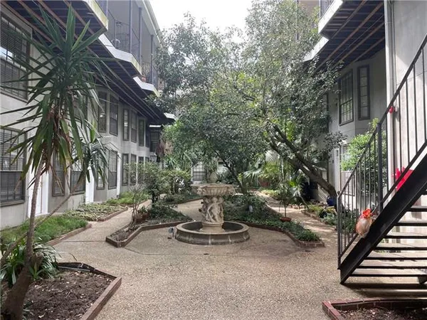 $1,800 | 248 Cherokee Street, Unit 8, New Orleans, LA 70118