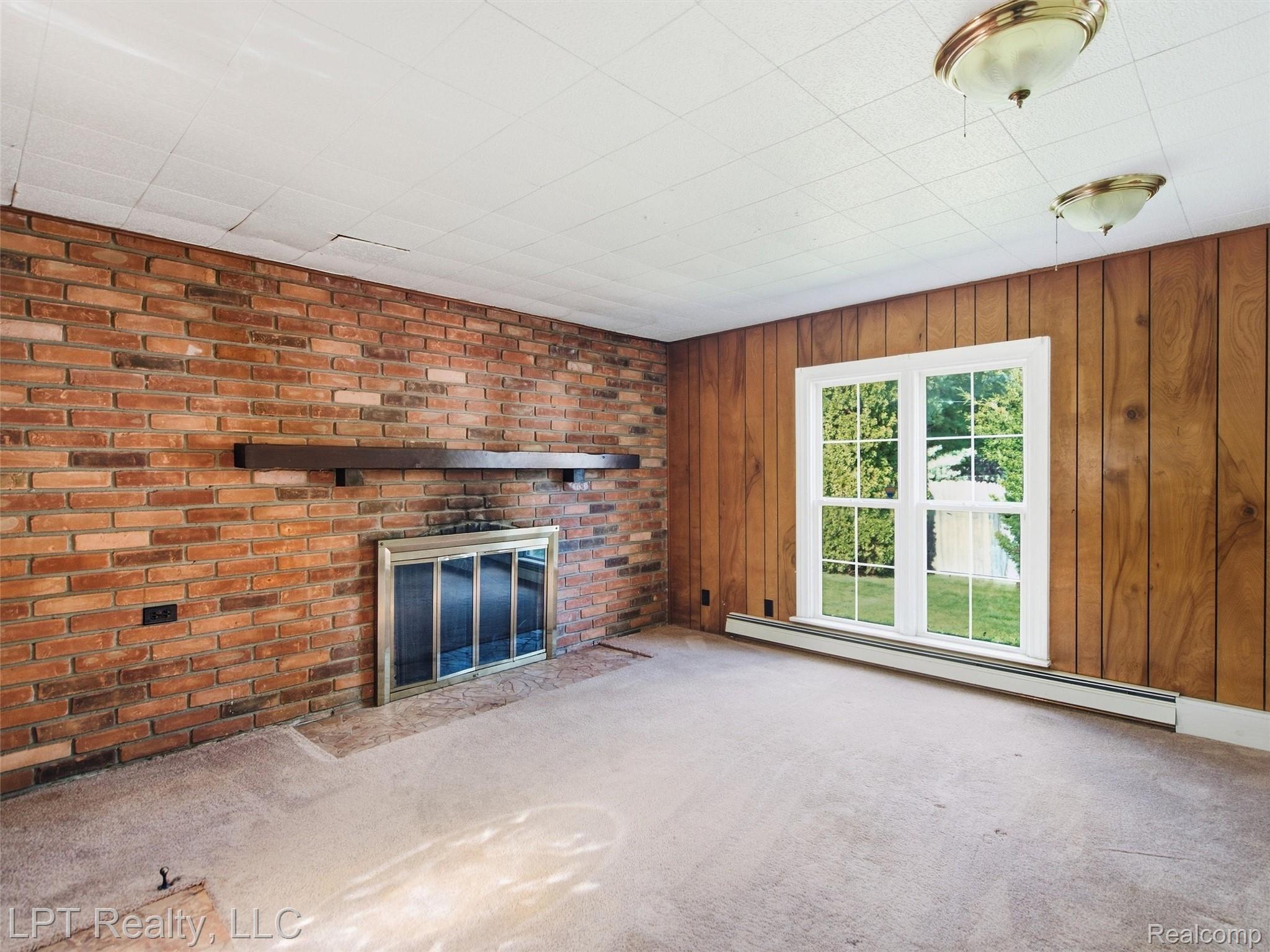 29915 Milford Road New Hudson, MI 48165 - Photo 16 of 36 17-DSC04054.jpg