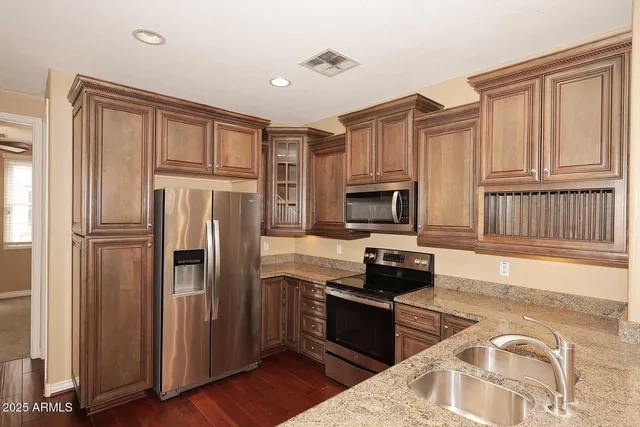 $2,650 | 2440 East Montecito Avenue, Phoenix, AZ 85016