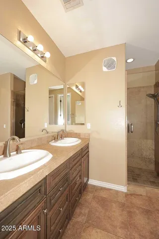 $2,650 | 2440 East Montecito Avenue, Phoenix, AZ 85016