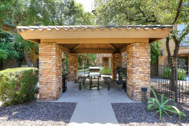 $2,650 | 2440 East Montecito Avenue, Phoenix, AZ 85016