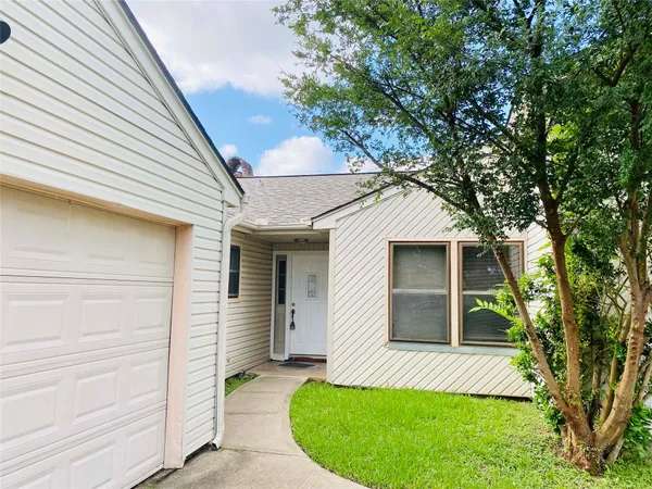 $2,100 | 3123 Sam Houston Drive, Sugar Land, TX 77479