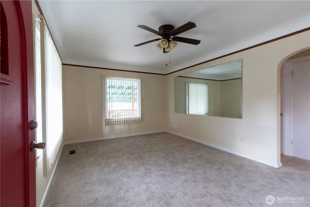a view of empty room with ceiling fan