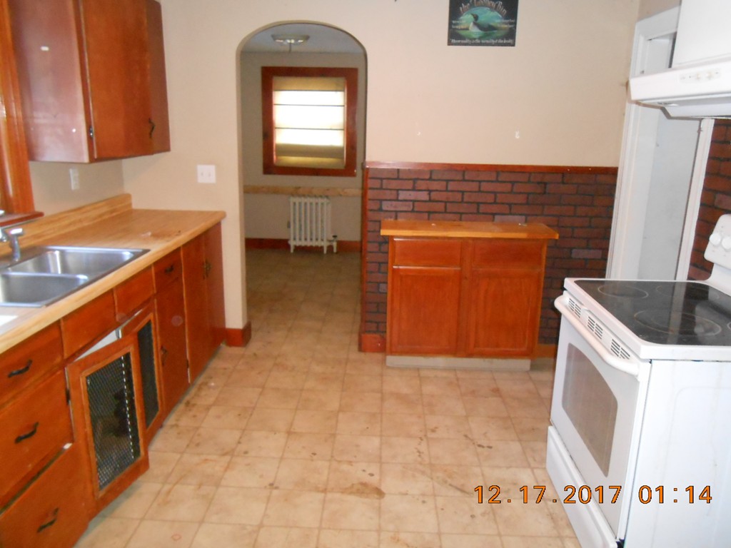 28 Kazbeck Street Springfield, MA 01151 - Photo 4 of 12 Gallery Image 4