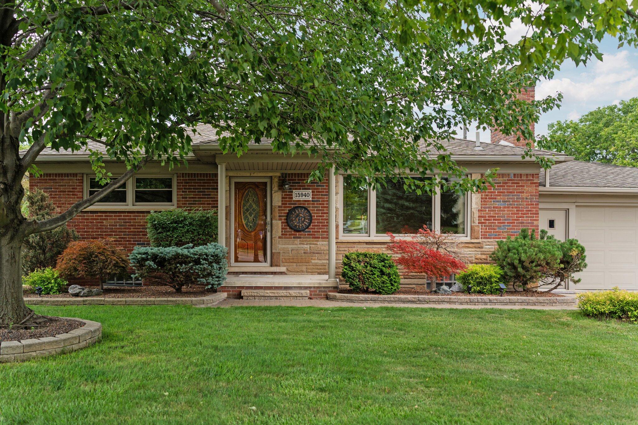 24-web-or-mls-A7402897