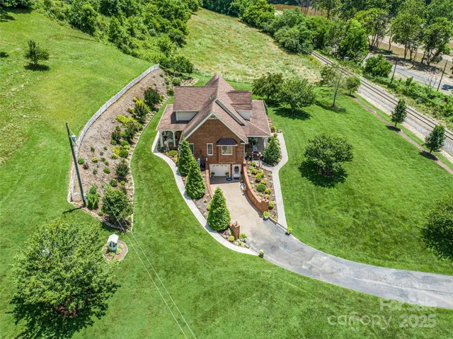 $875,000 | 38 Peterson Lane, Green Mountain, NC 28740