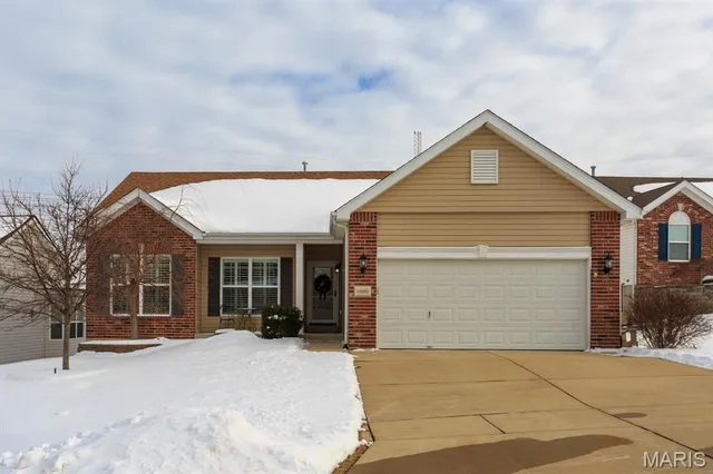 $395,000 | 10940 Clydesdale Manors Court, St. Louis, MO 63123