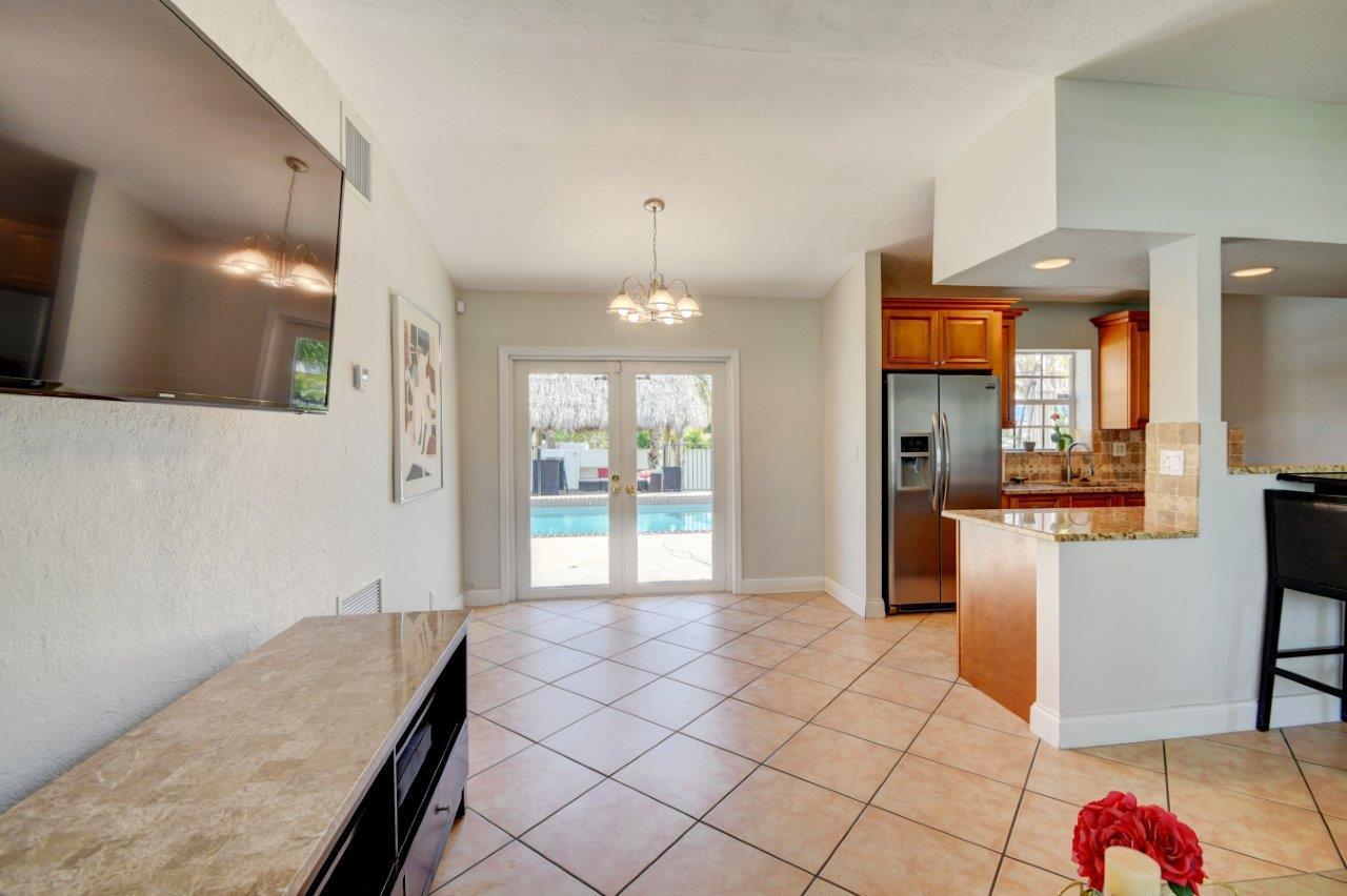 455 Northeast 14th Street Boca Raton, FL 33432 - Photo 14 of 34 View to Pool