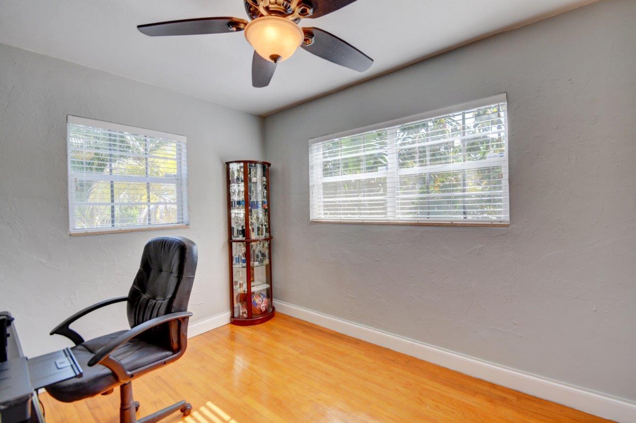 455 Northeast 14th Street Boca Raton, FL 33432 - Photo 18 of 34 Guest Room / Office