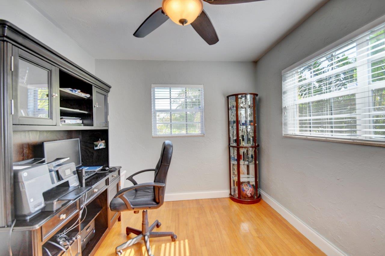 455 Northeast 14th Street Boca Raton, FL 33432 - Photo 19 of 34 Office / Guest Room