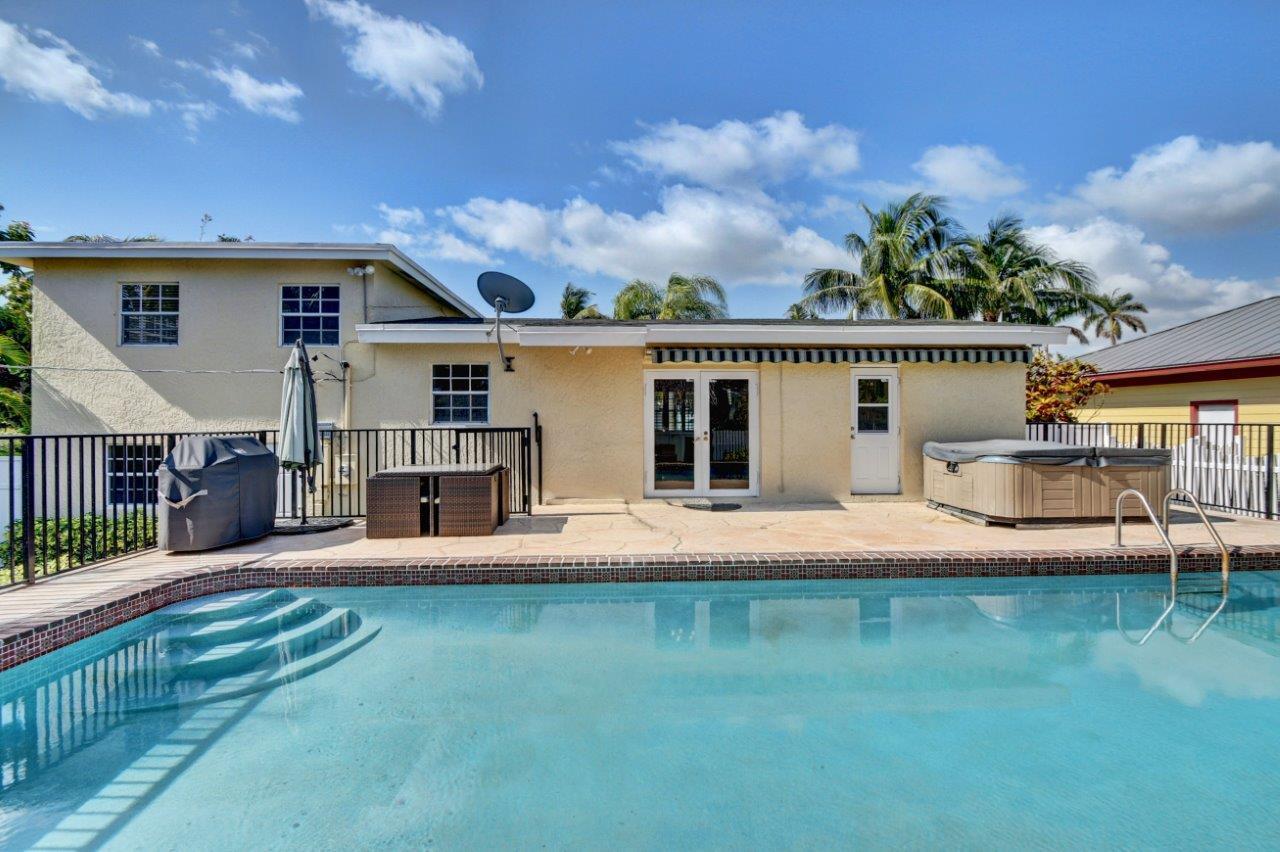 455 Northeast 14th Street Boca Raton, FL 33432 - Photo 21 of 34 Pool