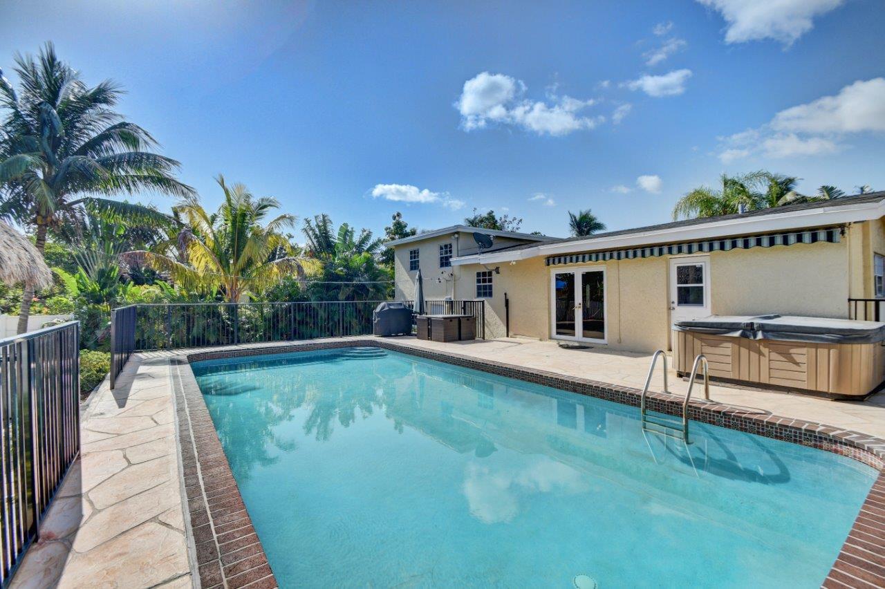 455 Northeast 14th Street Boca Raton, FL 33432 - Photo 22 of 34 Pool
