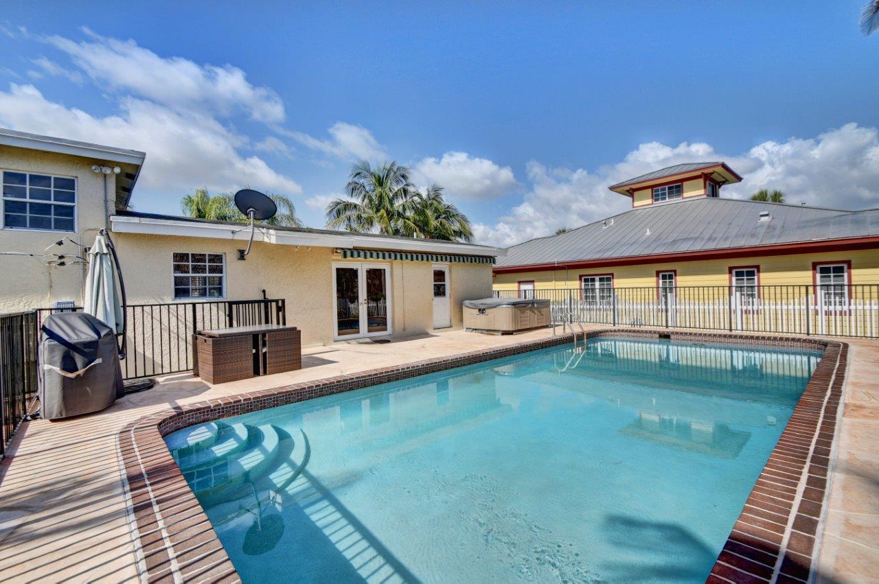 455 Northeast 14th Street Boca Raton, FL 33432 - Photo 25 of 34 Pool