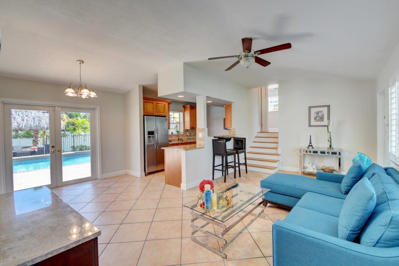 455 Northeast 14th Street Boca Raton, FL 33432 - Photo 9 of 34 Eat In Kitchen / Dining