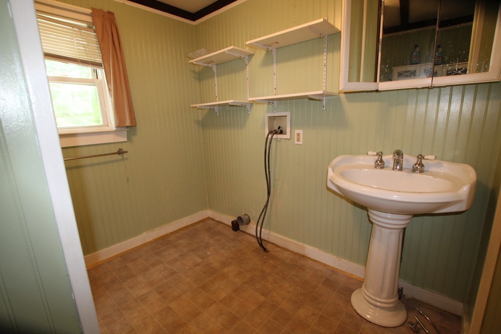 32 Main Street Spencer, MA 01562 - Photo 11 of 27