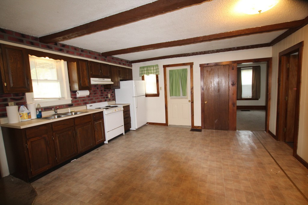 32 Main Street Spencer, MA 01562 - Photo 5 of 27