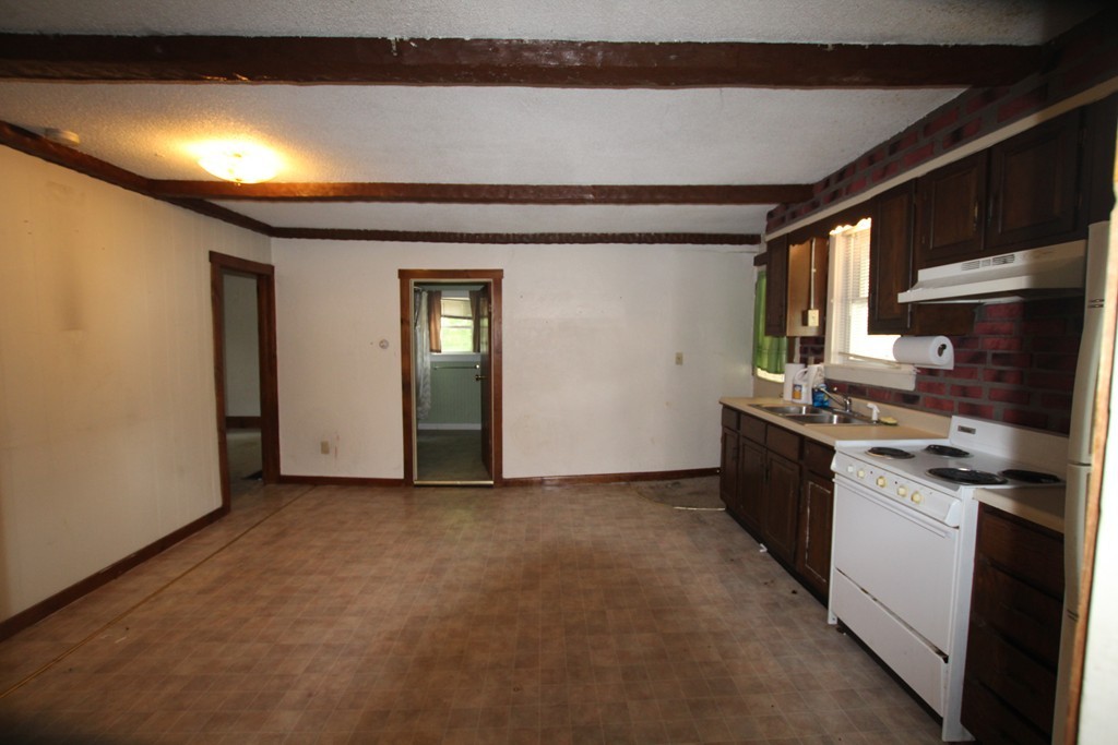 32 Main Street Spencer, MA 01562 - Photo 7 of 27