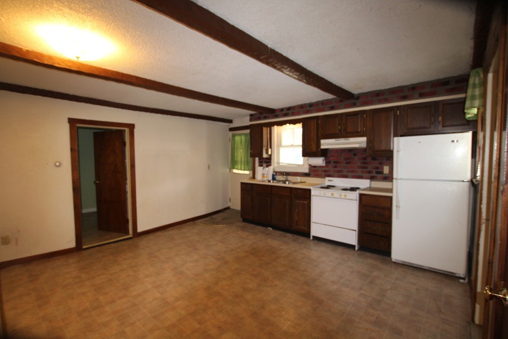 32 Main Street Spencer, MA 01562 - Photo 8 of 27