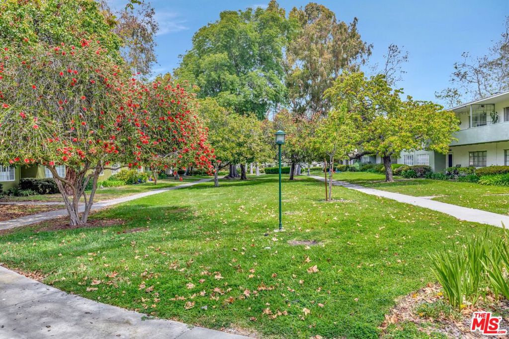 5372 Village Los Angeles, CA 90016 - Photo 20 of 28 a view of a park with large trees