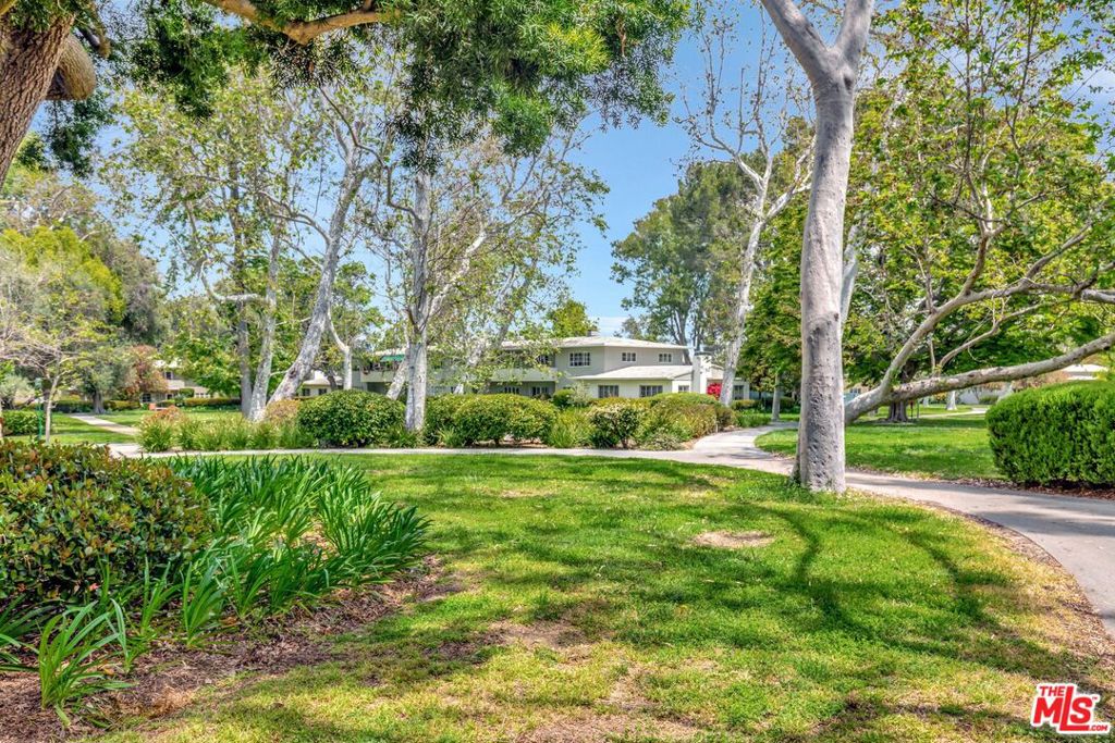 5372 Village Los Angeles, CA 90016 - Photo 21 of 28 a view of a house with a yard and sitting area