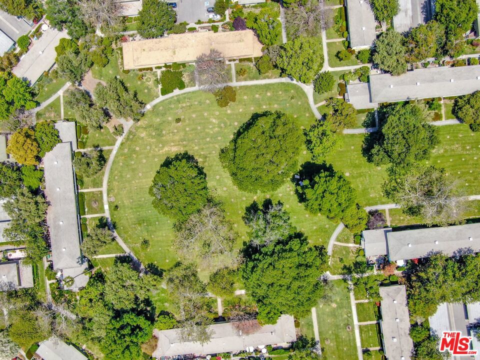 5372 Village Los Angeles, CA 90016 - Photo 25 of 28 an aerial view of residential house with swimming pool
