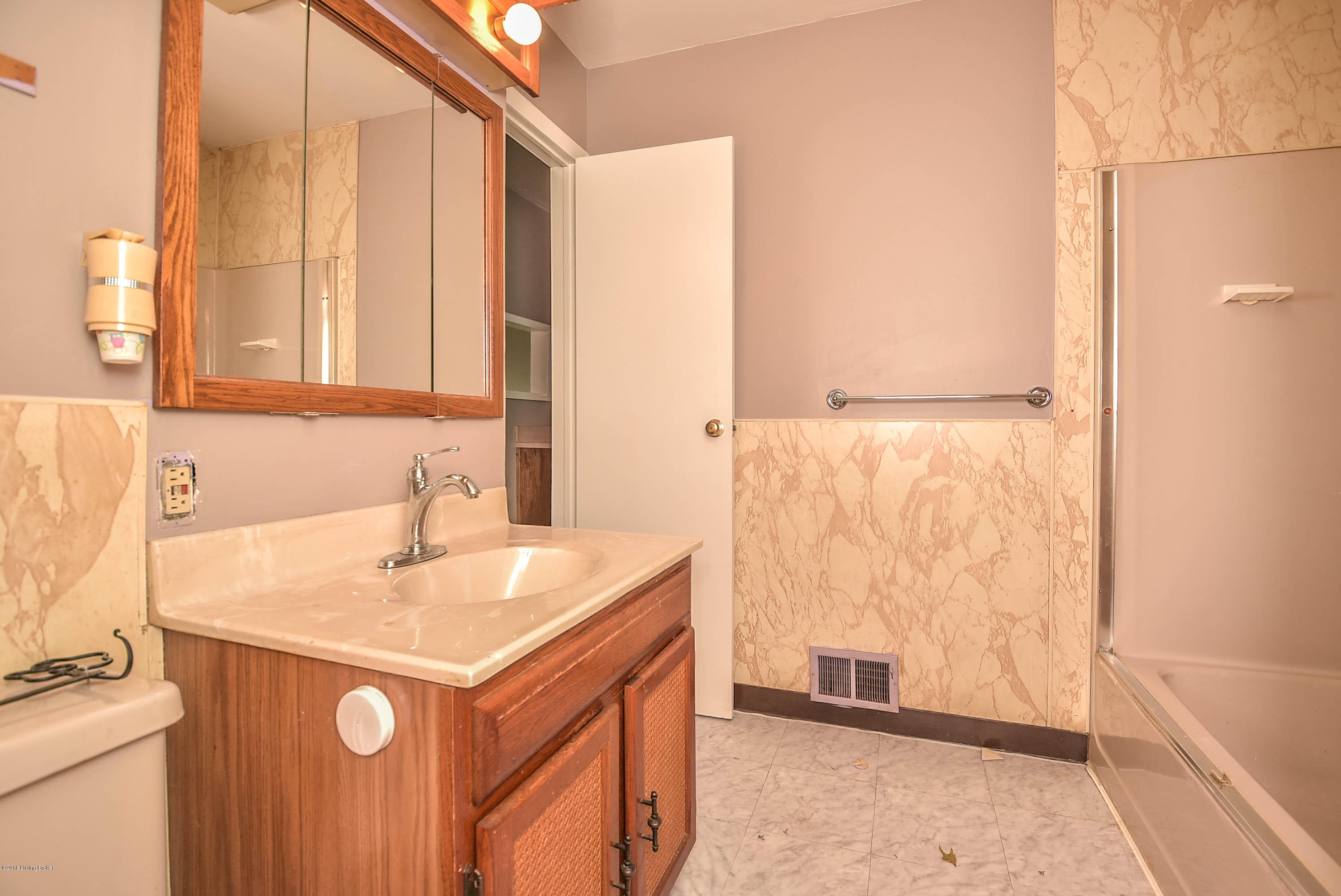 6311 Terry Road Louisville, KY 40258 - Photo 11 of 16 Full bath