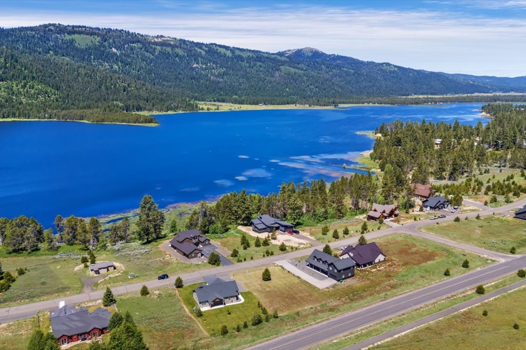13140 Hawks Bay Road, Unit 24 Donnelly, ID 83615 - Photo 3 of 26