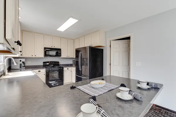 $399,900 | 3105 Fen Trail, Wonder Lake, IL 60097