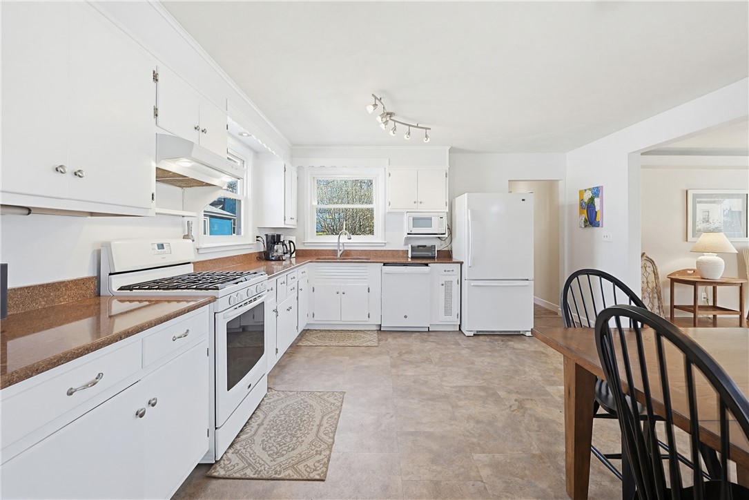 11 Katherine Road Woonsocket, RI 02895 - Photo 7 of 37 Kitchen