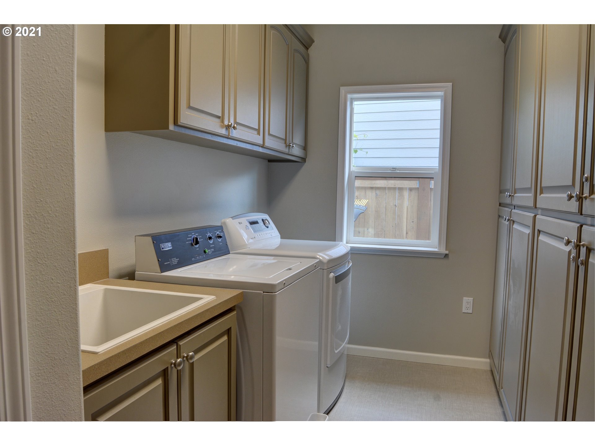 862 River Knoll Way Springfield, OR 97477 - Photo 14 of 30