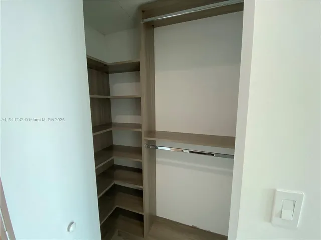 $5,800 | 1300 South Miami Avenue, Unit 3802, Miami, FL 33130