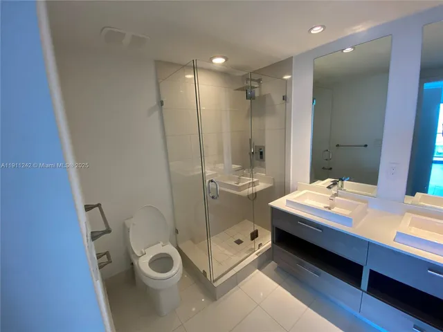 $5,800 | 1300 South Miami Avenue, Unit 3802, Miami, FL 33130