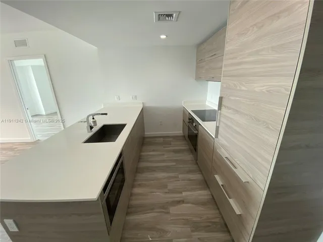 $5,800 | 1300 South Miami Avenue, Unit 3802, Miami, FL 33130