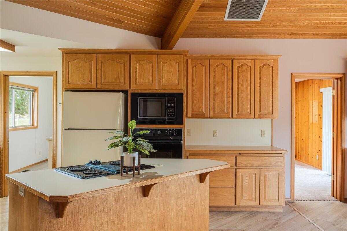 64515 Rock Springs Road Bend, OR 97703 - Photo 10 of 49 Kitchen Island