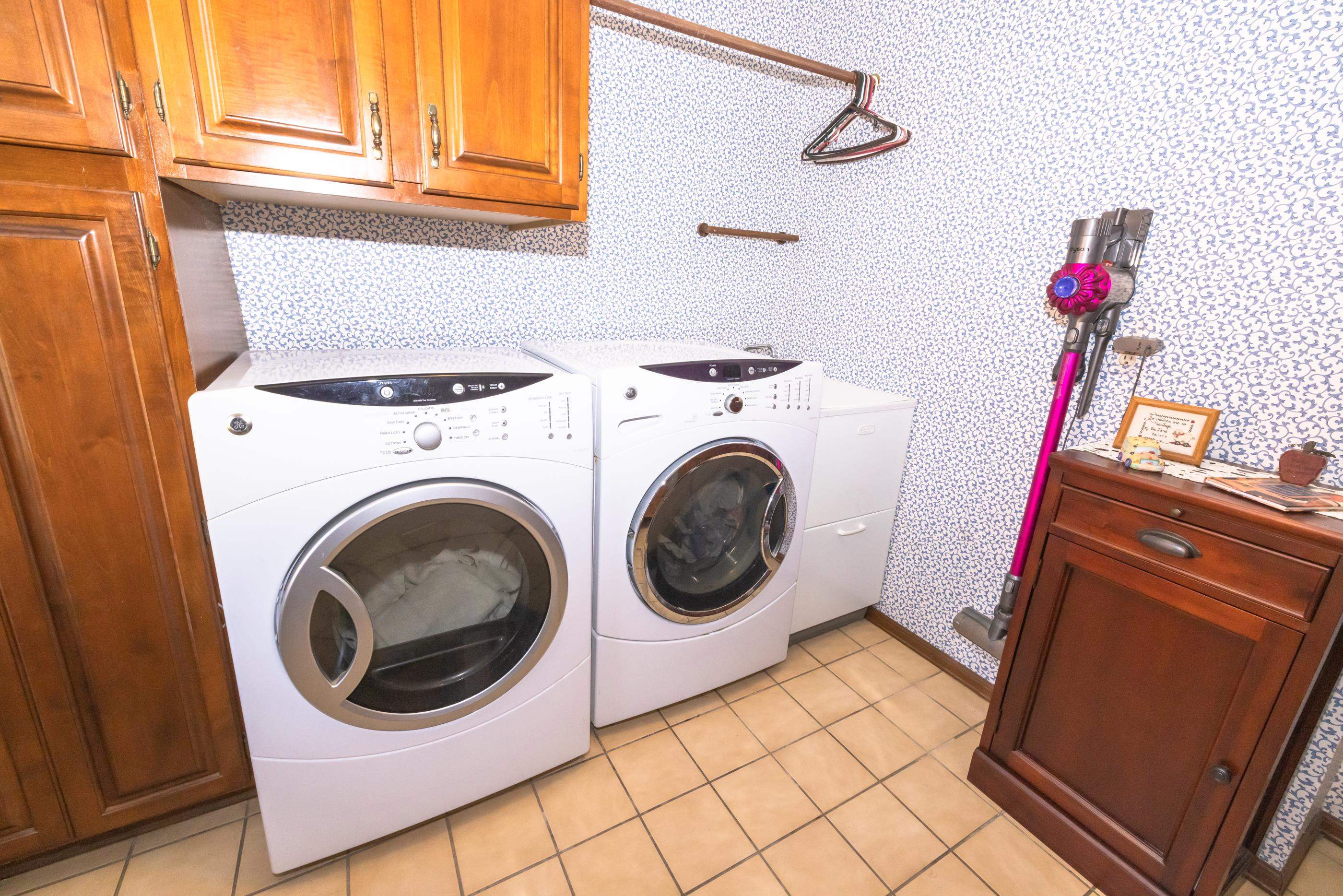 1284 Springborrow Drive Flint, MI 48532 - Photo 38 of 54 50104429-37.JPG