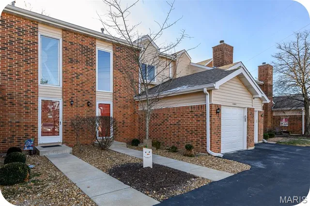 $250,000 | 1308 Holgate Drive, Unit E1, Ballwin, MO 63021