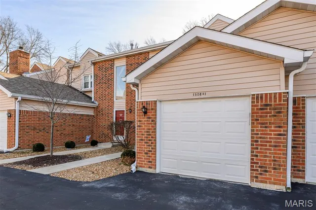 $250,000 | 1308 Holgate Drive, Unit E1, Ballwin, MO 63021