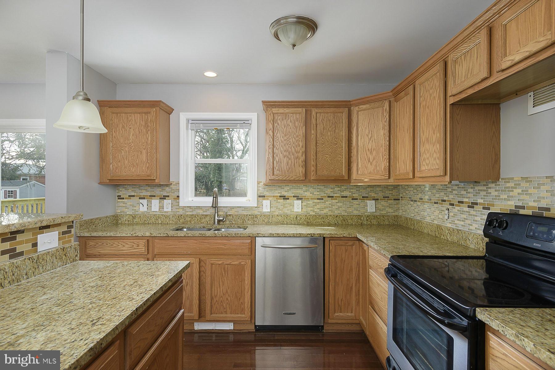 8658 Oakleigh Road Baltimore, MD 21234 - Photo 10 of 30 Granite Counters
