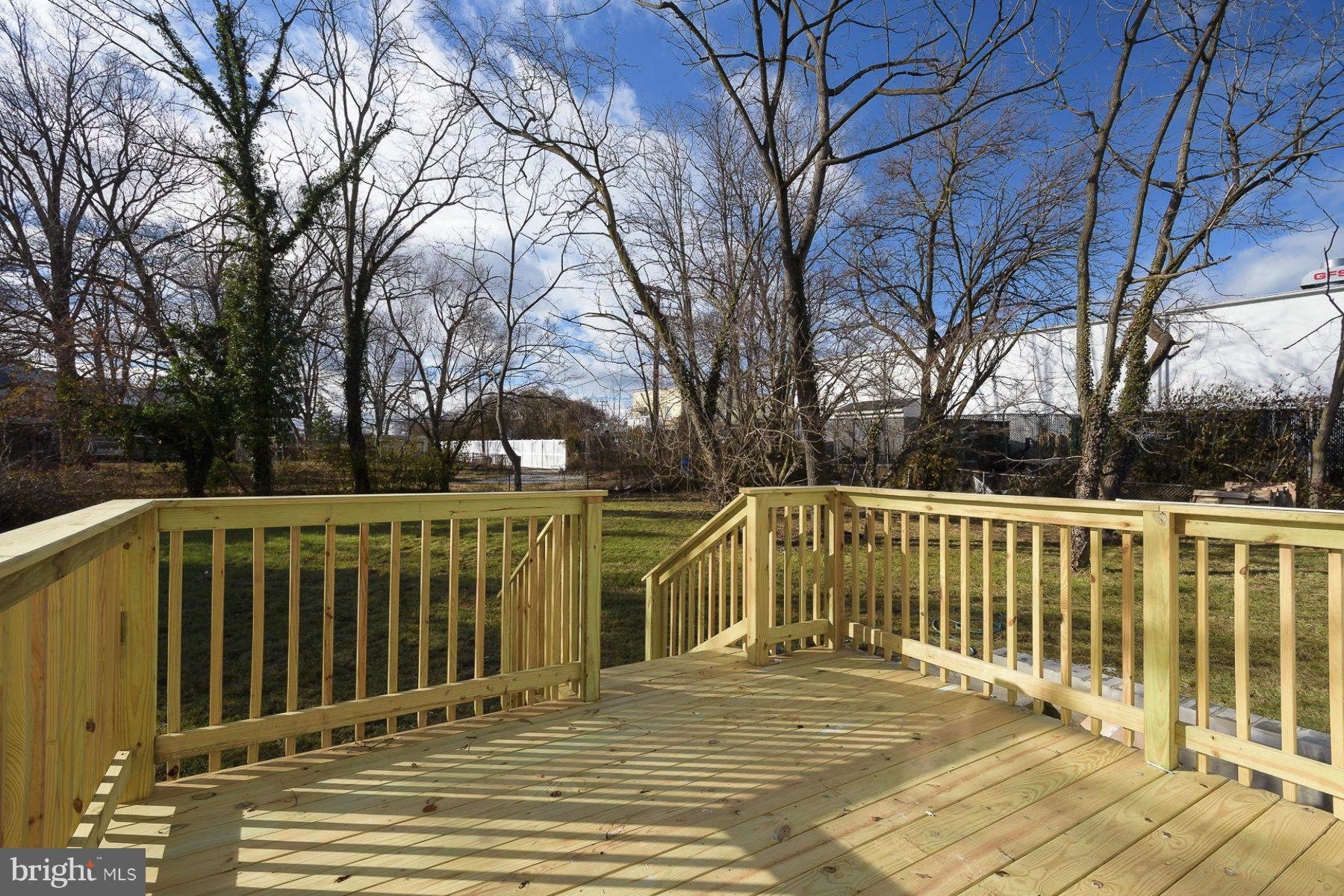 8658 Oakleigh Road Baltimore, MD 21234 - Photo 27 of 30 Oversized Deck
