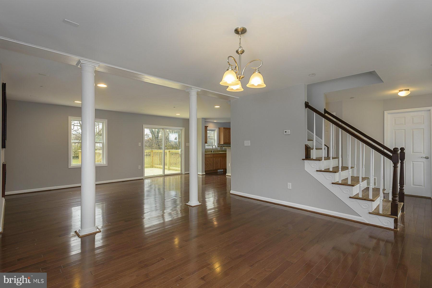 8658 Oakleigh Road Baltimore, MD 21234 - Photo 5 of 30 Columns Separate Living