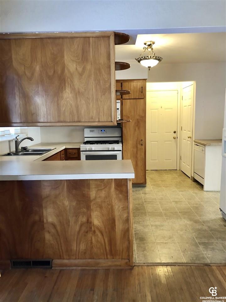 6005 Schafer Road Lansing, MI 48911 - Photo 9 of 26 50063477-8.JPG
