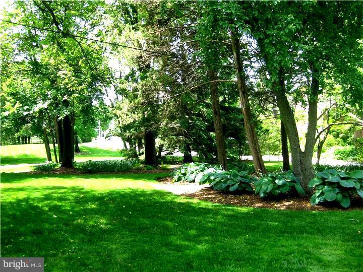 528 Linton Hill Road Newtown, PA 18940 - Photo 3 of 23 Front Yard