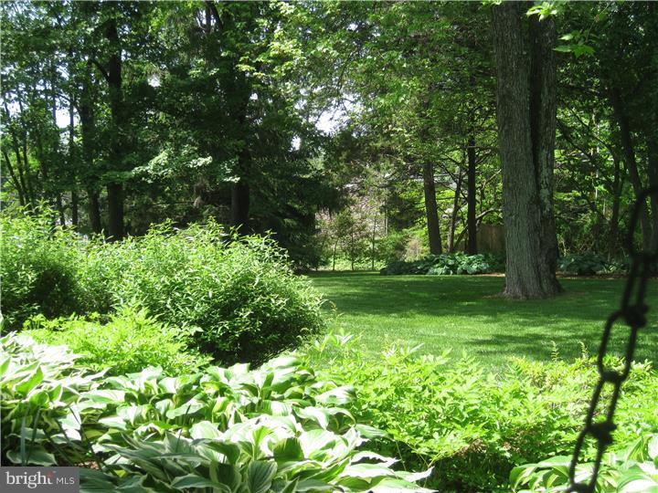 528 Linton Hill Road Newtown, PA 18940 - Photo 4 of 23 Front Yard
