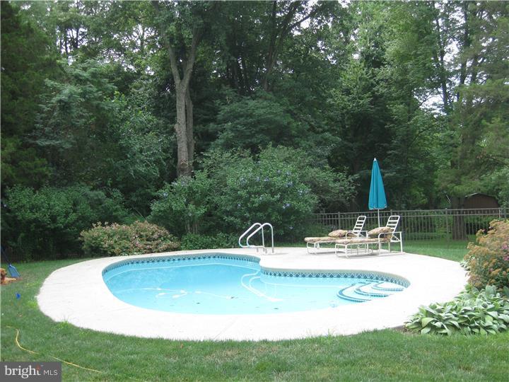528 Linton Hill Road Newtown, PA 18940 - Photo 9 of 23 Pool