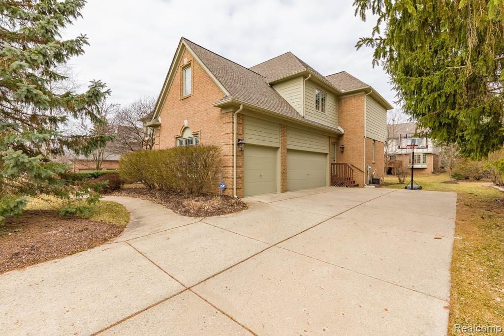 3700 Newcastle Drive Rochester Hills, MI 48306 - Photo 4 of 68