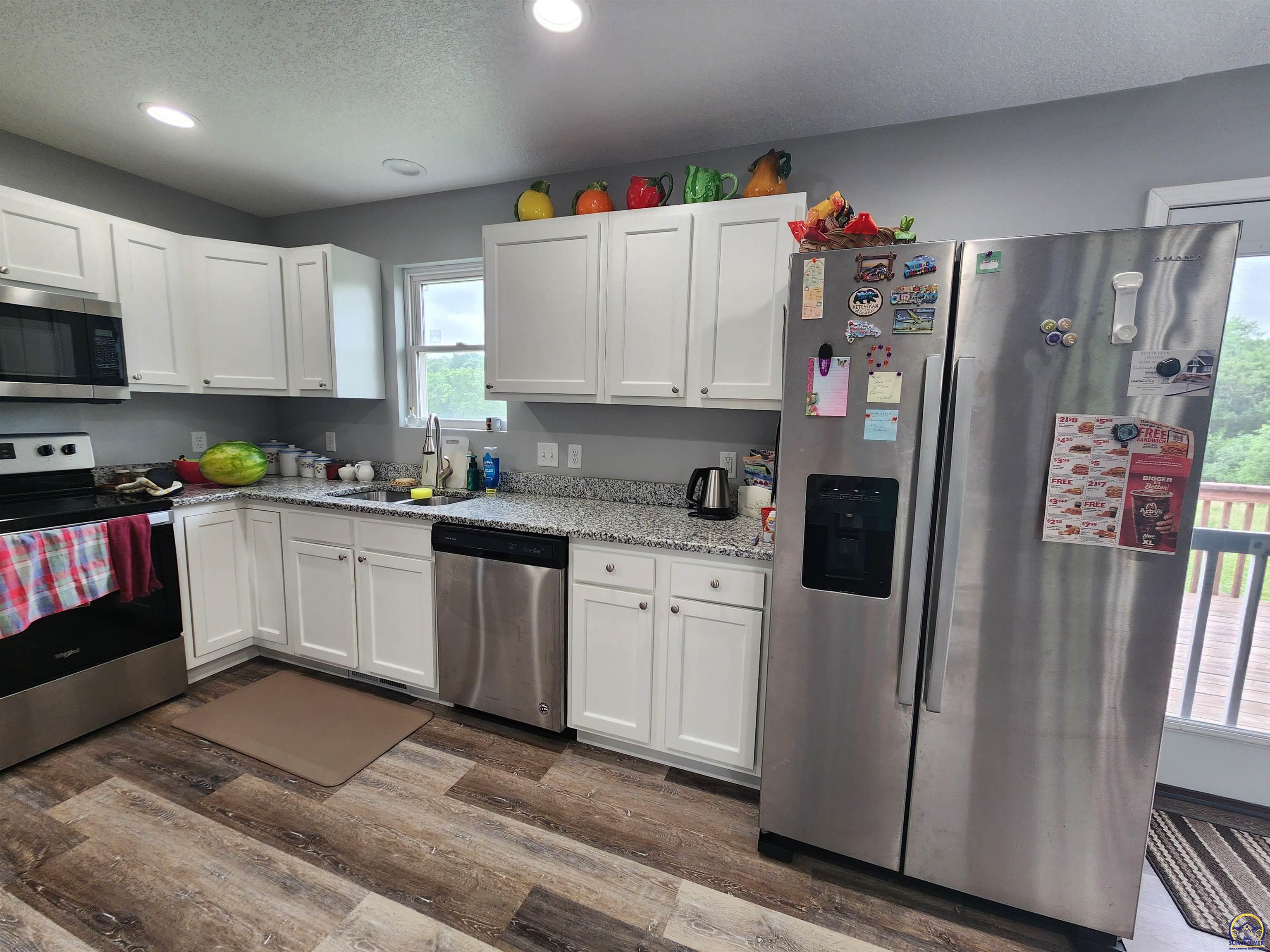 901 Riverside Court Emporia, KS 66801 - Photo 10 of 39