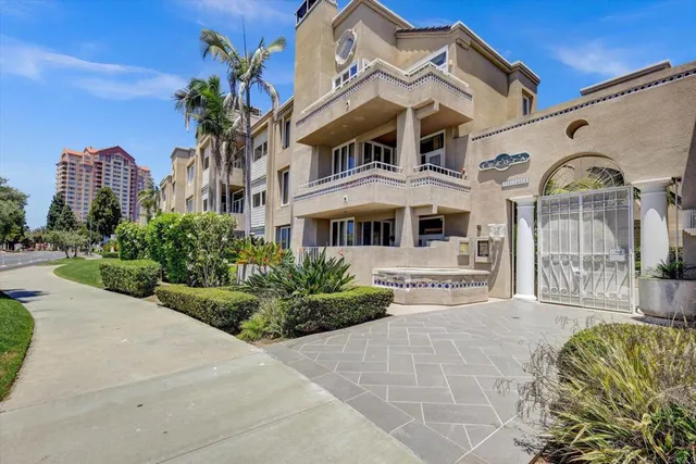 $4,000 | 4018 Nobel Drive, Unit 301, San Diego, CA 92122
