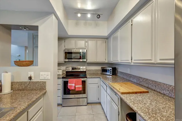 $4,000 | 4018 Nobel Drive, Unit 301, San Diego, CA 92122